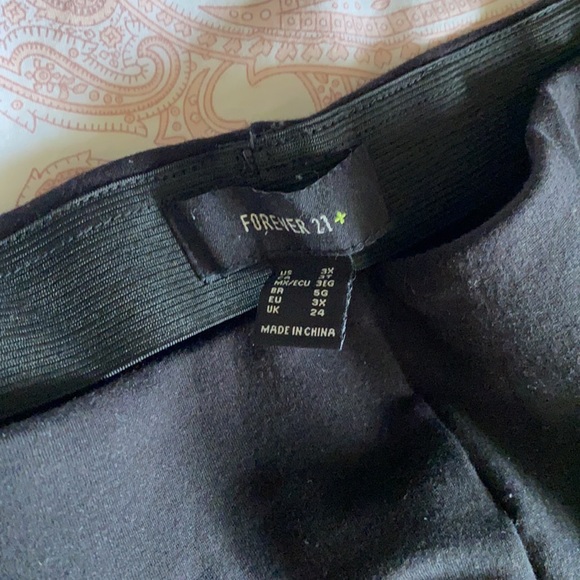 ‼️‼️SOLD‼️‼️ Zippered FOREVER 21+ Black Pants - 3XL - Picture 2 of 7